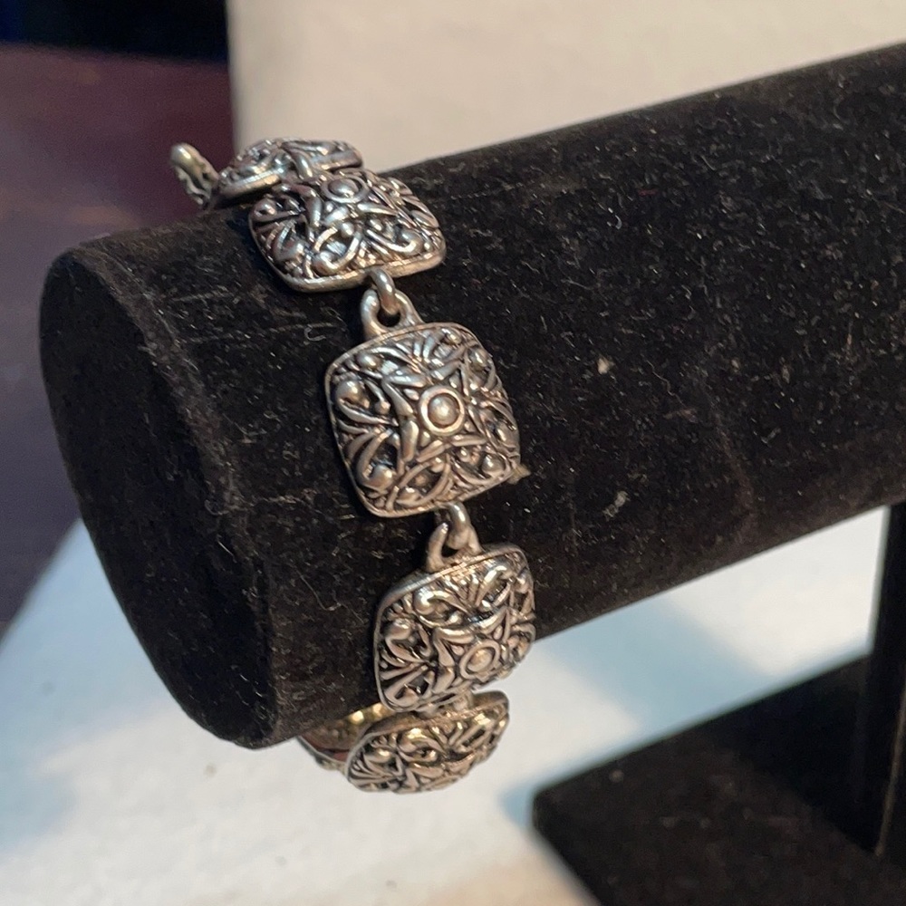 Premier Design silver tone 7.5” bracelet with T bar closure